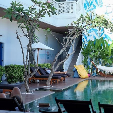Dip & Doze Living Hostel Canggu Exterior foto