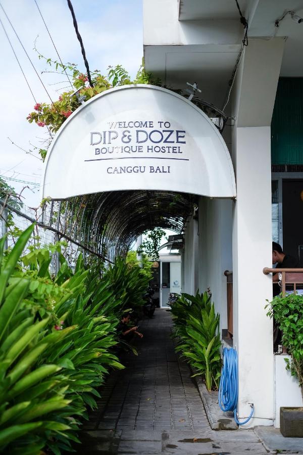 Dip & Doze Living Hostel Canggu Exterior foto