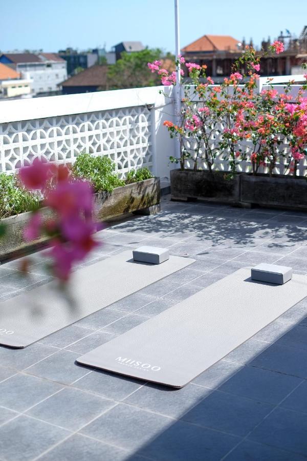 Dip & Doze Living Hostel Canggu Exterior foto