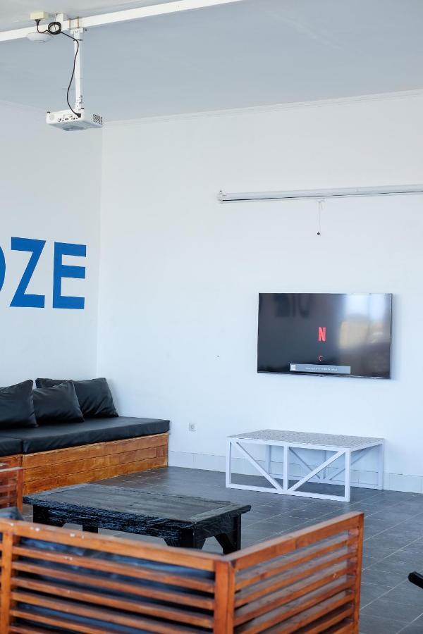 Dip & Doze Living Hostel Canggu Exterior foto